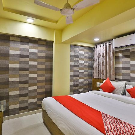 Spot On Hotel Shreeji Palace Ahmedabad Bagian luar foto