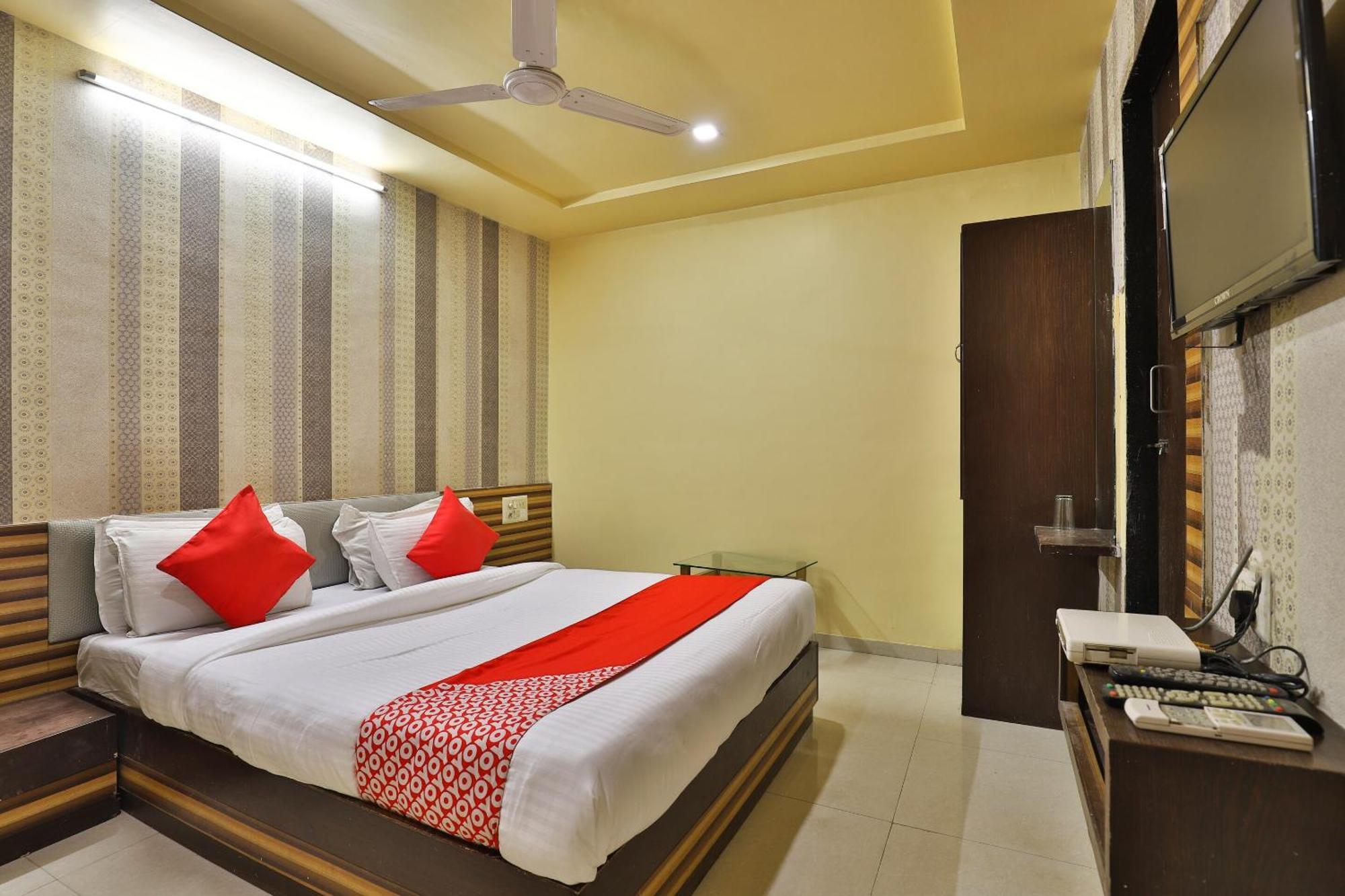 Spot On Hotel Shreeji Palace Ahmedabad Bagian luar foto