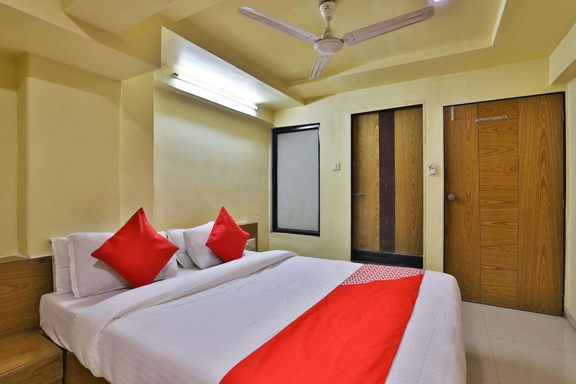 Spot On Hotel Shreeji Palace Ahmedabad Bagian luar foto