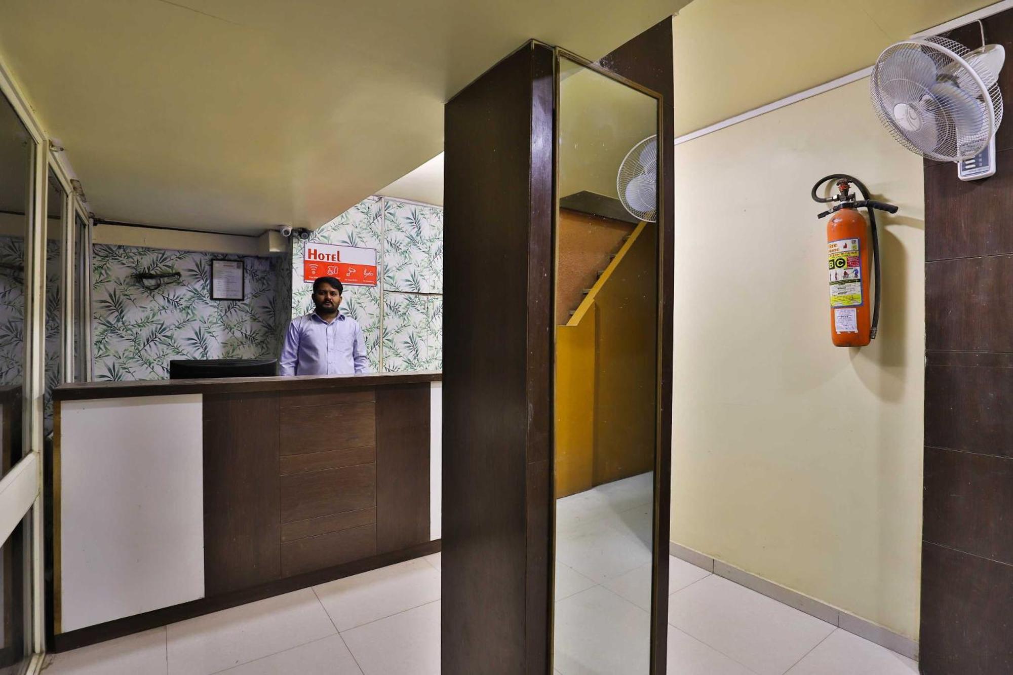 Spot On Hotel Shreeji Palace Ahmedabad Bagian luar foto