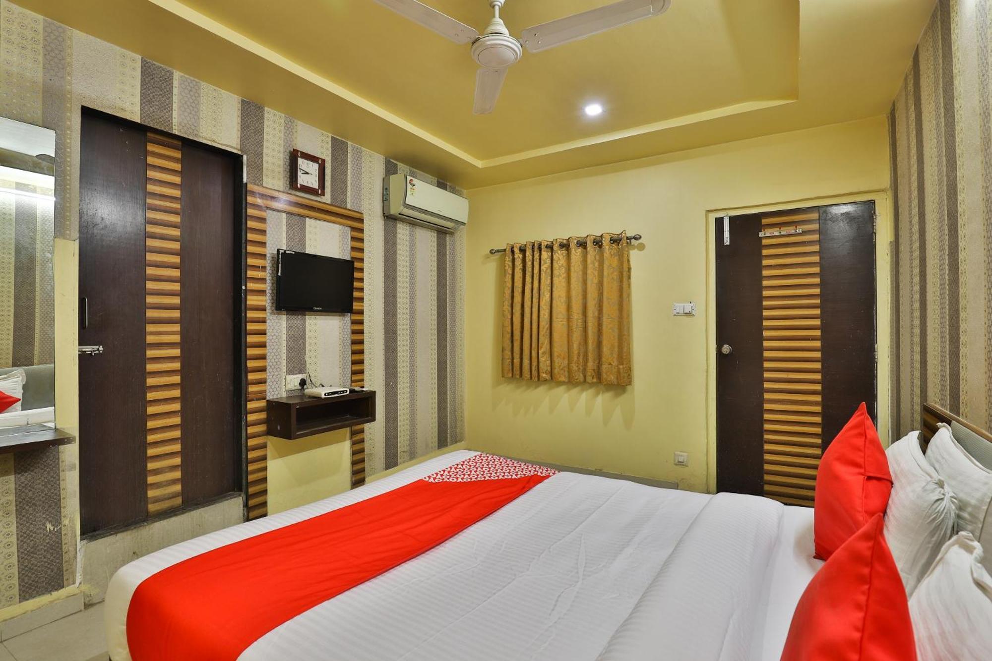 Spot On Hotel Shreeji Palace Ahmedabad Bagian luar foto