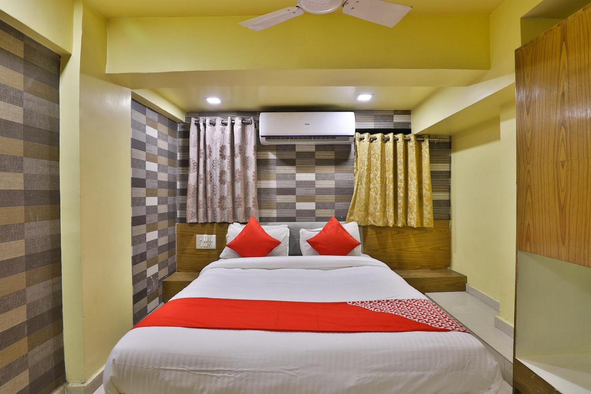Spot On Hotel Shreeji Palace Ahmedabad Bagian luar foto