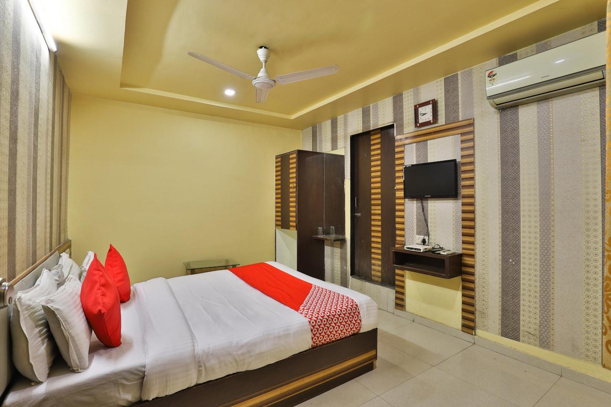 Spot On Hotel Shreeji Palace Ahmedabad Bagian luar foto